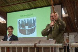Avlsdyauktion - Til en start blev der solgt en ballering. Auktionarius var Jakob Ravn