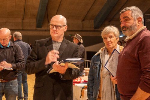 Bedømmelse - Dommerteamet ved kødkvægsskuet - franske JeffetSo LaGoûterie (th) med ledsager – og den danske dommerassistent, Jan Jensen