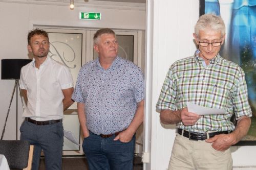 Generalforsamlingen - Formand for Danske Bøffer, Ejvind Svejstrup (th), fortæller om det nye kødkoncept