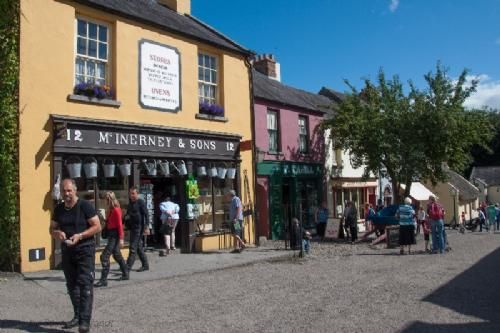 ILC verdenskongres i Irland 20.-28. august 2016 - Dirty Nelly er nabo til Bunratty Castle og Folk Park. Folk Parken viste sig at være et frilandsmuseum med både landliv og byliv.