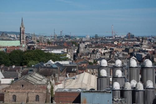 ILC verdenskongres i Irland 20.-28. august 2016 - Dagen sluttede i Dublin med besøg på Guinness Storehouse. Først ser man udstilling, film mm. om hvordan øllet fremstilles, inden man når toppen af den ombyggede lagerbygning, hvorfra der er panoramaudsigt over Dublin.