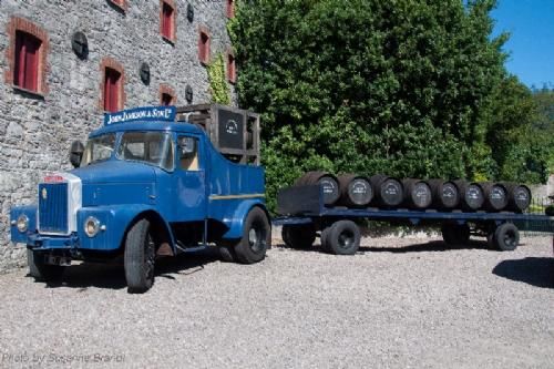 ILC verdenskongres i Irland 20.-28. august 2016 - På rundturen, hvor whiskey fremstillingen forklares, ses både gamle redskaber og køretøjer