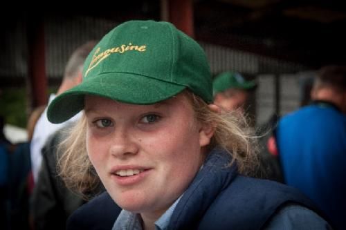 ILC verdenskongres i Irland 20.-28. august 2016 - Vores irske veninde var også aktiv på Roundhill – bemærk dansk limousine-kasket
