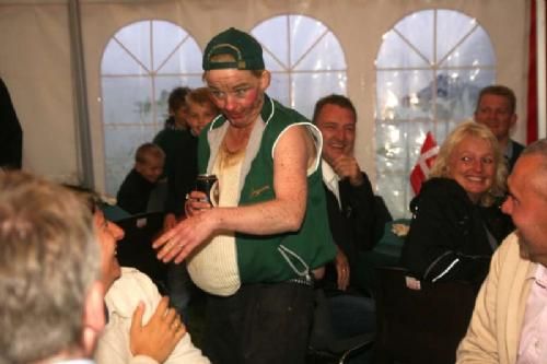 Jubilæumsfesten - Underholdningen fik latteren til at rulle hos de fleste, da Charlotte Laursen i person af
