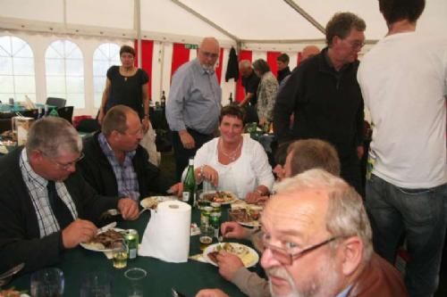 Jubilæumsfesten - Mens fotografen tog sig en slapper snuppede Jan Winum Povlsen kameraet og