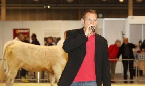 Kimbrerskuet 2013 - Dommer var Henrik Baymler, der altid er god til at forklare de unge - på en god måde - , hvad de gør rigtigt og forkert.