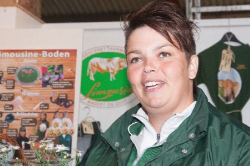 Stemningsbilleder - Hver morgen er der morgenmøde for udstillerne - her orienterer formand for avlsudvalget Lene Black Sinkjær om førstedagens program og opgaver