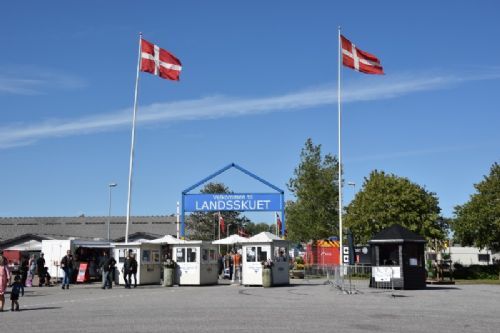 Stemningsbilleder - Tak til alle udstillere, trækkere og frivillige af enhver slags ved Landsskuet 2019. Landsskuet 2019 var et godt år rent limousinemæssigt: Racen havde tilmeldt 108 katalognumre, og limousineracen sejrede i begge Interbreed-konkurrencer. De fleste af årets billeder er taget af Susanne Brandt, men også Bodil Smidt har bidraget med enkelte fotos, blandt andet dette.
