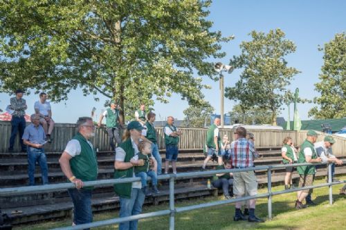 Stemningsbilleder - Til at begynde med var der lidt langt mellem publikummerne, som til gengæld var at finde i alle aldre.